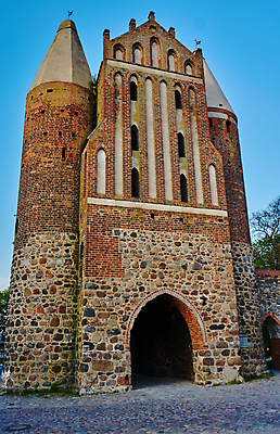 포토 JPG 해외이미지 구름 벽 건축양식 창문 하늘 벽돌 거리 독일 사람없음 건물 바위 도시 중세 보행로 군용 대문 천연기념물 해외202004 해외포토 자연요소 건축물 건축 유럽 길 군대 문 돌_바위 역사 파일형식 이미지허브