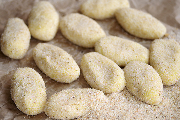 포토 JPG 해외이미지 전통 접시 음식 백그라운드 다이어트 감자 요리 사람없음 냉동 튀김 흰색 사발 준비 날것 점심식사 폭식 고립 빵가루 해외202004 해외포토 식기 컬러 채소 건강 식사 사기그릇 파일형식 이미지허브