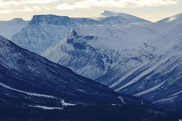 포토 JPG 해외이미지 구름 계절 유럽 겨울 자연 하늘 날씨 산 파노라마 노르웨이 풍경 사람없음 야외 파란색 컬러풀 환경 냉동 얼음 침묵 추위 흰색 원형 황무지 정상 북극 2014년 장면 북쪽 내추럴 북극해 웅장함 절정 눈내림 해외202004 해외포토 자연요소 도형 나라 바다 컬러 촬영기법 소리 눈 연도 극지방 방향 생태계 파일형식 이미지허브