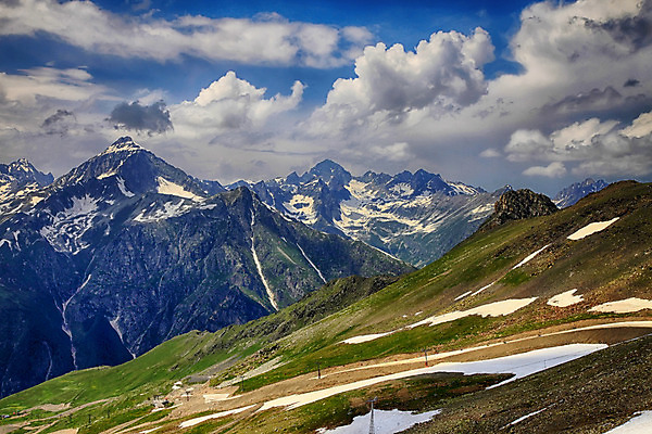 포토 JPG 해외이미지 구름 라이프스타일 여행 백그라운드 상상 자연 하늘 산 파노라마 사람없음 야외 가로 여름 환경 계곡 침묵 고요 하이킹 황무지 언덕 빙하 러시아 산봉우리 산맥 해외202004 해외포토 자연요소 계절 유럽 레저 촬영기법 생활 소리 생태계 봉우리 파일형식 이미지허브
