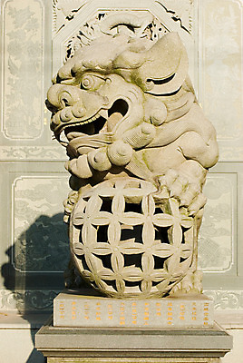 포토 JPG 해외이미지 동물 전통 공원 아시아 종교 문화 얼굴 조각 여행 건축양식 미술 경비 동양인 사람없음 장식 조각상 믿음 금속 정원 중국 힘 골동품 사찰 역사 사자 심볼 묘사 베이징 신앙심 옛날 해외202004 해외포토 공공시설 건축 감정 나라 포유류 종교건축 재질 문화예술 안전 인종 신체부위 조형물 보호 파일형식 이미지허브