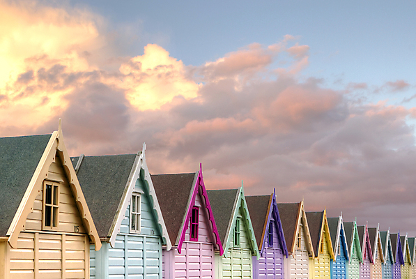 포토 JPG 해외이미지 전통 영어 계절 모래 바다 여행 건축양식 하늘 지붕 휴가 휴식 영국 잉글랜드 주택 따뜻함 파노라마 사람없음 야외 목재 가로 빨간색 초록색 파란색 컬러풀 태양 여행객 문 평화 맑음 일몰 페인트 봄 그리기 오두막 휴양지 줄서기 해외202004 해외포토 자연요소 나무 문자 건축 유럽 컬러 컨셉 재료 모션 날씨 촬영기법 사람 건물 노을 장소 파일형식 이미지허브