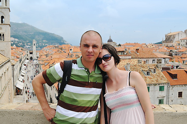 포토 JPG 해외이미지 응시 유럽 문화 어린이 바다 여행 건축양식 휴가 휴식 거리 사람 두명 건물 물 여름 파란색 쇼핑 햇빛 태양 여행객 탑 도시 그룹 성 역사 시장 다발 방문 타운 크로아티아 천연기념물 두브로브니크 발칸반도 옛날 해외202004 해외포토 자연요소 건축물 시선 계절 건축 나라 컬러 컨셉 파일형식 이미지허브