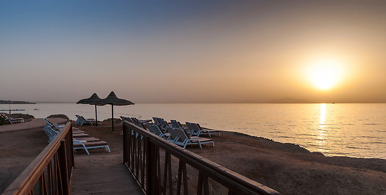 포토 JPG 해외이미지 계절 실루엣 모래 바다 여행 백그라운드 오렌지 아프리카 자연 하늘 날씨 휴가 이집트 풍경 사람없음 빨간색 물 여름 파란색 컬러풀 햇빛 태양 반사 황혼 일몰 새벽 저녁 파라다이스 수평선 해외202004 해외포토 자연요소 나라 컬러 과일 촬영기법 노을 야간 생태계 파일형식 이미지허브