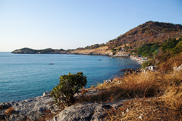 포토 JPG 해외이미지 구름 아시아 모래 파도 바다 섬 여행 태국 자연 하늘 휴가 휴식 풍경 사람없음 물 여름 파란색 햇빛 태양 맑음 만 서핑 석호 파라다이스 해외202004 해외포토 자연요소 계절 나라 컬러 컨셉 날씨 수상스포츠 생태계 파일형식 이미지허브