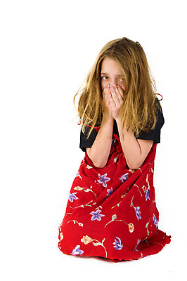 포토 JPG 해외이미지 어린이 한명 외침 슬픔 떨어짐 가난 고립 방치 해외202004 해외포토 1 감정 컨셉 사람 소리 파일형식 이미지허브