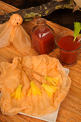 포토 JPG 해외이미지 접시 음식 부분 휴가 치즈 사람없음 장식 가로 세로 식사 할로윈 축하 무서움 서빙 해외202004 해외포토 식기 감정 컨셉 유제품 파일형식 이미지허브