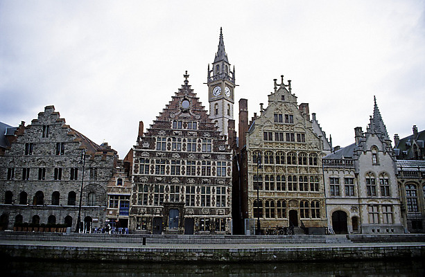 포토 JPG 해외이미지 유럽 시계 여행 건축양식 주택 풍경 사람없음 건물 물 강 반사 탑 바위 도시 역사 묘사 운하 벨기에 고딕 석공 해외202004 해외포토 자연요소 건축물 건축 나라 돌_바위 서유럽 파일형식 이미지허브