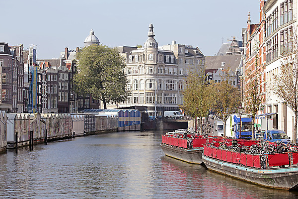 포토 JPG 해외이미지 건축양식 교통시설 주택 사람없음 야외 건물 물 자전거 보트 네덜란드 운하 암스테르담 해외202004 해외포토 자연요소 건축물 건축 유럽 교통 바이크 배 시설 선박 파일형식 이미지허브