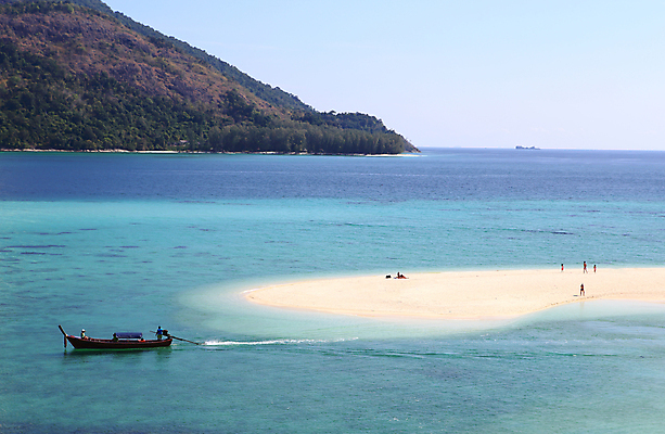 포토 JPG 해외이미지 아시아 모래 바다 섬 여행 교통시설 태국 자연 하늘 휴가 휴식 항해 풍경 사람없음 물 여름 파란색 맑음 침묵 만 보트 산호 휴양지 꼬리 함선 석호 안다만 터키석 파라다이스 수평선 해외202004 해외포토 자연요소 계절 나라 컬러 교통 컨셉 배_교통 날씨 소리 장소 자포동물 보석 시설 생태계 파일형식 이미지허브
