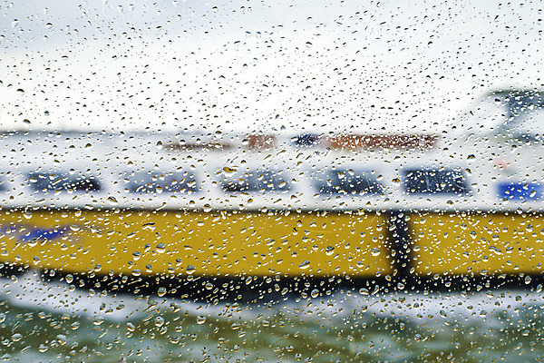 포토 JPG 해외이미지 바다 여행 백그라운드 패턴 창문 유리 하늘 표면 날씨 추상 휴식 사람없음 물 파란색 빛 반사 젖음 물방울 투명 액체 보트 떨어짐 예측 잠수함 빗방울 질감 함선 분무기 폭풍 해외202004 해외포토 자연요소 컬러 컨셉 무늬 배_교통 재질 비_날씨 파일형식 이미지허브