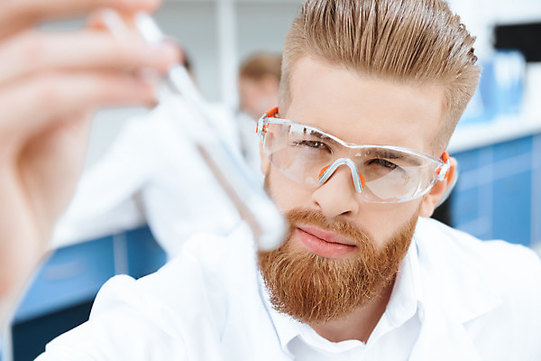 포토 JPG 해외이미지 백인 직업 과학 유니폼 고글 실험 한명 안전 사람 성인 가로 실험복 작업 실험실 집중 과학자 플라스크 튜브 화학물질 화학자 해외202004 해외포토 서양인 1 옷 컨셉 실험기구 가운 화학 학자 파일형식 이미지허브