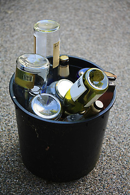 포토 JPG 해외이미지 음료 유리 사람없음 초록색 컬러풀 갈색 환경 와인 재활용 마시기 오픈 액체 쓰레기 수집 양동이 고립 해외202004 해외포토 컬러 모션 재질 주류 친환경 파일형식 이미지허브