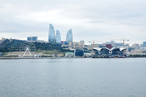 포토 JPG 해외이미지 도로 바다 여행 돈 비즈니스 산 주택 사람없음 건물 물 사무실 상점 식당 카페 거래 도시 변화 상품 클럽 아제르바이잔 해외202004 해외포토 자연요소 건축물 나라 길 컨셉 교통시설 재산 파일형식 이미지허브