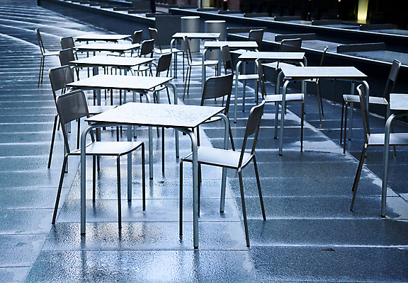 포토 JPG 해외이미지 유럽 가구 의자 탁자 아침 휴식 영국 잉글랜드 거리 사람없음 야외 파란색 식당 식사 저녁식사 카페 도시 서비스 런던 타운 카페테리아 점심식사 피자집 해외202004 해외포토 주간 나라 컬러 생활용품 컨셉 상점 파일형식 이미지허브