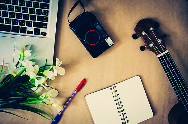 포토 JPG 해외이미지 배너 꽃 행복 종이 안경 백그라운드 컨셉 비즈니스 관계 탁자 문구용품 바닥 직장 사람없음 내부 목재 노트북 컴퓨터 사무실 펜 갈색 우주 쪽지 공책 웹 공백 수확 업무 작업실 플랫 정상 책상 문서 헤딩 공급 해외202004 해외포토 나무 식물 잡화 감정 컬러 가구 농업 인터넷 회사 재료 전자제품 필기구 축구 작업 오브젝트 파일형식 이미지허브