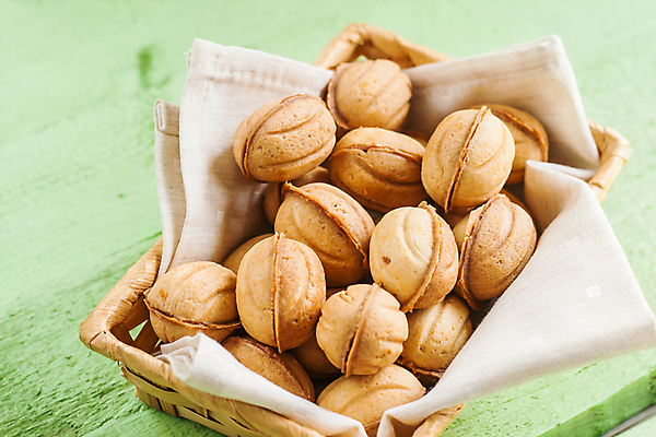 포토 JPG 해외이미지 모양 유럽 음식 백그라운드 디저트 새로움 사탕 요리 사람없음 목재 초록색 숫자 갈색 파티 바구니 쿠키 케이크 빵집 우유 견과류 흰색 축하 그룹 중앙 달콤 아침식사 작음 12월 설탕 굽기 먹기 가득함 크림 상쾌 호두 조형 흙더미 폭식 러시아인 페스츄리 핸드메이드 개암 클라우스 해외202004 해외포토 서양인 나무 문자 열매 감정 나라 빵 컬러 컨셉 재료 모션 유제품 이벤트 상점 식사 흙 날짜 맛 크기 구이 파일형식 더미 이미지허브