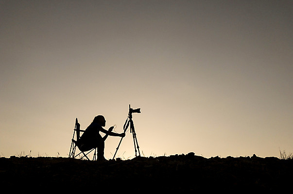 포토 JPG 해외이미지 실루엣 사람없음 기계 기다림 발사 사진사 집중 준비 장노출 테라피 동영상 단절 해외202004 해외포토 컨셉 모션 촬영기법 뷰티 작가 파일형식 이미지허브