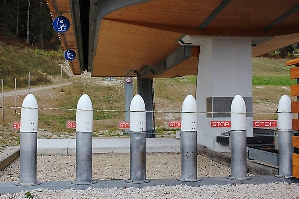 포토 JPG 해외이미지 계절 유럽 밧줄 겨울 의자 자국 스키 산 파노라마 풍경 경사 사람없음 빨간색 냉동 추위 흰색 기둥 시원함 강의 스위스 언덕 휴양지 알프스 리프트 지역 그만 컨베어밸트 해외202004 해외포토 건축 나라 줄 컬러 가구 겨울스포츠 촬영기법 기계 장소 파일형식 이미지허브