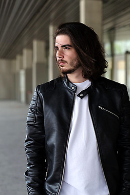 포토 JPG 해외이미지 백인 1 라이프스타일 헤어스타일 디자인 옷 남자 벽 포즈 백그라운드 셔츠 수염 거리 한명 서기 사람 성인 야외 유행 자신감 옷입기 지역 길이 심각 스타일 힙스터 카피스페이스 해외202004 해외포토 서양인 패션 감정 컨셉 상의 모션 생활 공백 파일형식 이미지허브