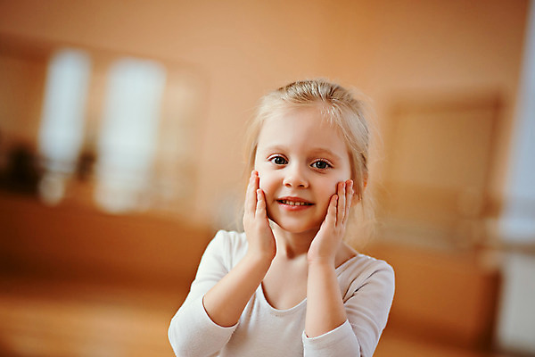 포토 JPG 해외이미지 백인 모델 전통 여자 교육 행복 감정 어린이 포즈 신발 학교 슬리퍼 미술 한명 사람 유행 기쁨 연주자 거울 댄서 수확 표현 춤 우아함 작음 발레 발레리나 예술가 발레복 결백 단아함 해외202004 해외포토 서양인 직업 1 옷 컨셉 농업 문화예술 음악가 크기 파일형식 이미지허브