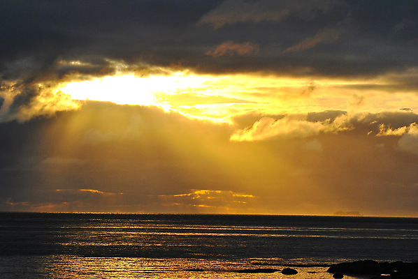 포토 JPG 해외이미지 하늘 전등 노르웨이 해변 사람없음 물 빛 햇빛 일몰 해외202004 해외포토 자연요소 유럽 바다 조명 태양 노을 파일형식 이미지허브