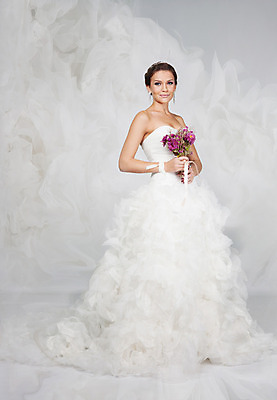 포토 JPG 해외이미지 백인 모델 1 라이프스타일 헤어스타일 웰빙 응시 드레스 여자 꽃 행복 얼굴 포즈 결혼 건강 한명 사람 성인 갈색 유행 흰색 축하 신선 가운 우아함 순수 입술 명상 고립 천진난만 해외202004 해외포토 서양인 식물 시선 옷 감정 컬러 컨셉 이벤트 생활 신체부위 파일형식 이미지허브