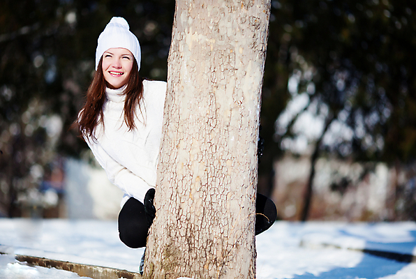 포토 JPG 해외이미지 나무 백인 모델 라이프스타일 여자 행복 얼굴 백그라운드 컨셉 크리스마스 겨울 자연 휴가 새로움 관리 한명 사람 성인 야외 10대 파란색 유행 기쁨 추위 흰색 숲 시원함 연도 폭설 해외202004 해외포토 서양인 식물 1 계절 기념일 감정 컬러 청소년 눈_날씨 생활 신체부위 자연재해 생태계 파일형식 이미지허브