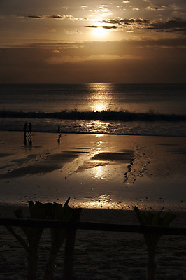 포토 JPG 해외이미지 구름 실루엣 모래 파도 바다 섬 여행 백그라운드 오렌지 자연 하늘 휴가 휴식 풍경 사람없음 빨간색 물 여름 파란색 빛 모래사장 햇빛 태양 노란색 일출 맑음 황혼 일몰 새벽 저녁 발리 내추럴 수평선 해외202004 해외포토 자연요소 계절 컬러 컨셉 과일 날씨 촬영기법 노을 야간 생태계 인도네시아 파일형식 이미지허브