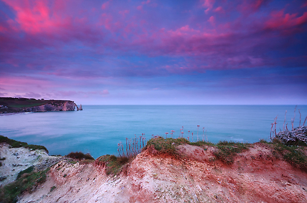 포토 JPG 해외이미지 구름 유럽 바다 분홍색 하늘색 자연 하늘 아침 불 바람 산 풍경 사람없음 야외 물 파란색 컬러풀 일출 보라색 일몰 프랑스 바위 제비꽃 대서양 노르망디 수평선 해외202004 해외포토 주간 자연요소 꽃 나라 컬러 날씨 노을 생태계 파일형식 이미지허브