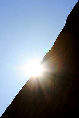 포토 JPG 해외이미지 산 풍경 사람없음 빨간색 빛 태양 사막 센터 호주 땅 아래 엿보기 오지 해외202004 해외포토 자연요소 컬러 모션 오세아니아 방향 위치 파일형식 이미지허브
