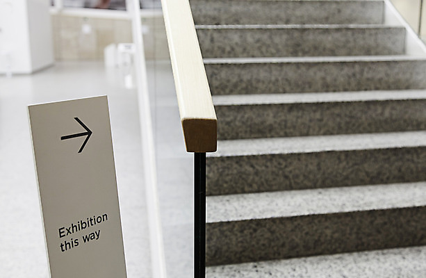 포토 JPG 해외이미지 손 디자인 도로 백그라운드 컨셉 가이드 회의 화살 미술 설명 이벤트 사람없음 초록색 단어 파티 축제 칠판 이탈리아 콘서트 정보 무대 흰색 축하 발표 메시지 방향 전시회 알림 사인 분필 신호 쇼 승진 마케팅 엑스포 생존 출석 해외202004 해외포토 직업 문자 유럽 길 컬러 비즈니스 교통시설 모션 문화예술 신체부위 전시 공연 초크 파일형식 이미지허브