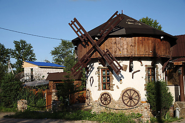 포토 JPG 해외이미지 디자인 외관 건축양식 사람없음 건물 풍차 시골 부채 러시아 방앗간 쓸기 채찍 스타일 해외202004 해외포토 건축물 건축 유럽 파일형식 이미지허브