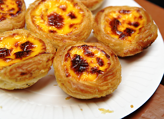 포토 JPG 해외이미지 접시 디저트 실내 사람없음 여러개 달콤 부스러기 에그타르트 해외202004 해외포토 식기 음식 다수 내부 맛 타르트 파일형식 이미지허브