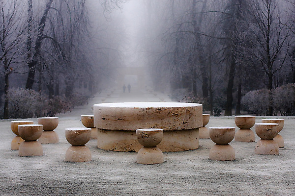 포토 JPG 해외이미지 나무 문화 조각 겨울 의자 탁자 미술 풍경 사람없음 침묵 바위 재산 서리 예술가 층 기념물 루마니아 일반 목각 천연기념물 명품 석회암 우수 조각가 눈내림 스타일 해외202004 해외포토 식물 계절 유럽 가구 문화예술 눈_날씨 금융 소리 암석 돌_바위 상품 절기 파일형식 이미지허브