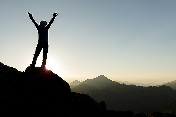포토 JPG 해외이미지 행복 오렌지 산 풍경 사람없음 빨간색 빛 태양 일몰 등산 기쁨 발견 해외202004 해외포토 자연요소 감정 컬러 과일 노을 트래킹 파일형식 이미지허브