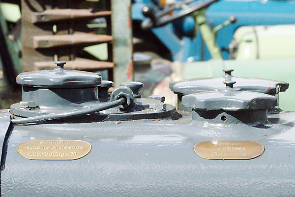 포토 JPG 해외이미지 계절 농업 사람없음 농장 기계 시골 트랙터 엔진 밭일 해외202004 해외포토 산업 농기계 특수차량 파일형식 이미지허브