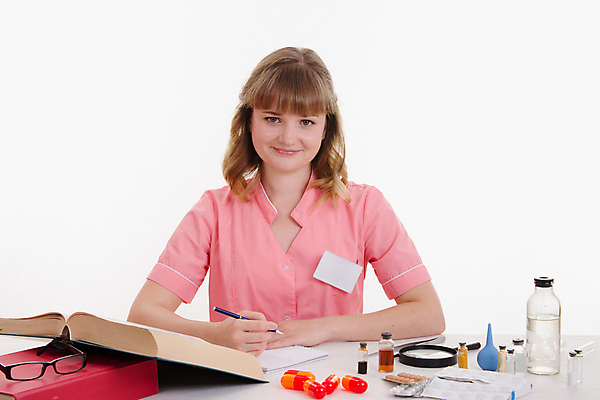 포토 JPG 해외이미지 직업 학생 교육 유럽 돈 가이드 노동자 병원 한명 책 스터디 약 간호사 의사 액체 약국 플라스크 준비 대학교 배지 레시피 수의사 마약 약사 자격증 해외202004 해외포토 1 나라 의학 학교 실험기구 사람 학습 의료진 재산 증명서 파일형식 이미지허브