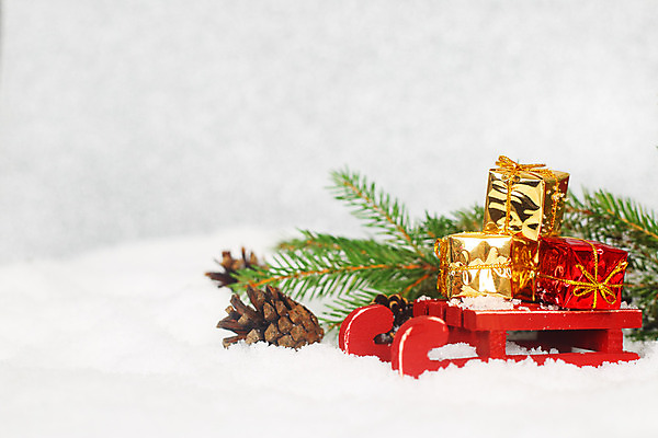 포토 JPG 해외이미지 나무 크리스마스 겨울 휴가 새해 선물 사람없음 목재 장식 빨간색 상자 산타클로스 흰색 나뭇가지 축하 소나무 황금 은색 12월 썰매 전나무 원뿔 클라우스 해외202004 해외포토 도형 식물 계절 기념일 컬러 컨셉 재료 날짜 파일형식 이미지허브