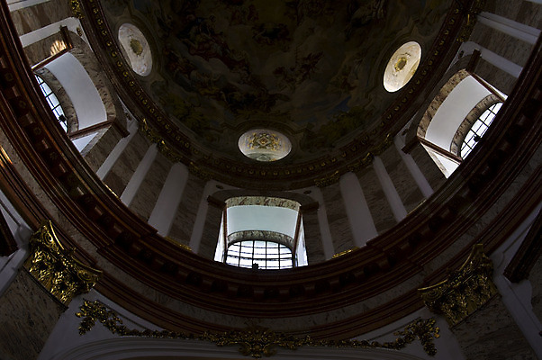 포토 JPG 해외이미지 유럽 기독교 종교 문화 건축양식 천사 실내 매달리기 미술 사람없음 내부 세로 컬러풀 조각상 성당 교회 페인트 천주교 기도 사찰 역사 비엔나 오스트리아 성자 묘사 천장 신성 천국 바로크 신앙심 옛날 해외202004 해외포토 건축 나라 컬러 종교건축 모션 문화예술 건물 조형물 파일형식 이미지허브
