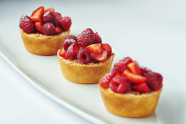 포토 JPG 해외이미지 열매 음식 과일 디저트 사람없음 파티 케이크 식사 활발 생일 달콤 아침식사 설탕 굽기 크림 페스츄리 핸드메이드 해외202004 해외포토 식물 기념일 빵 컨셉 이벤트 맛 구이 파일형식 이미지허브