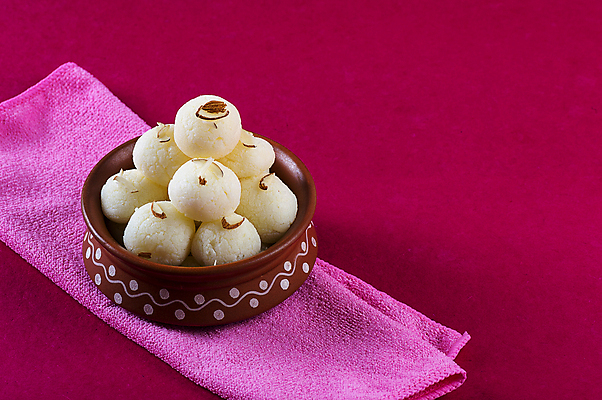 포토 JPG 해외이미지 디저트 사람없음 도자기 원형 사기그릇 냅킨 인도음식 라스굴라 해외포토 도형 그릇 음식 치즈 동양음식 파일형식 이미지허브