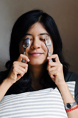 포토 JPG 해외이미지 모델 1 라이프스타일 식기 응시 여자 행복 백그라운드 포크 다이어트 한명 미소 사람 동양인 주방 숟가락 일본 식사 청결 흰색 잡기 최고 기다림 먹기 준비 내추럴 해외202004 해외포토 시선 감정 아시아 컬러 모션 수저 표정 건강 인종 생활 위생 파일형식 이미지허브