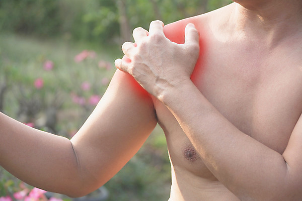 포토 JPG 해외이미지 백인 손 남자 백그라운드 컨셉 신체 해부 근육 휴식 스트레스 건강 사람 성인 사람없음 치료 약 고통 터치 흰색 잡기 마사지 질병 피부 척추 어깨 근육질 테라피 돌봄 압력 양발 옛날 요통 해외202004 해외포토 서양인 감정 컬러 의학 모션 뼈 신체부위 뷰티 몸매 허리통증 파일형식 이미지허브