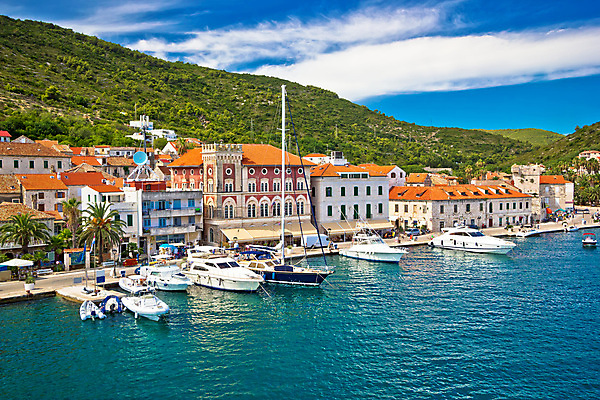 포토 JPG 해외이미지 외관 유럽 바다 섬 요트 건축양식 지붕 휴가 항해 안테나 파노라마 손바닥 사람없음 물 파란색 도시풍경 컬러풀 교회 여행객 항구 바위 도시 만 역사 지중해 포트 타운 크로아티아 다도해 달마시안 해외202004 해외포토 자연요소 손 건축 나라 컬러 통신 교통시설 촬영기법 사람 풍경 배 개 선박 파일형식 이미지허브