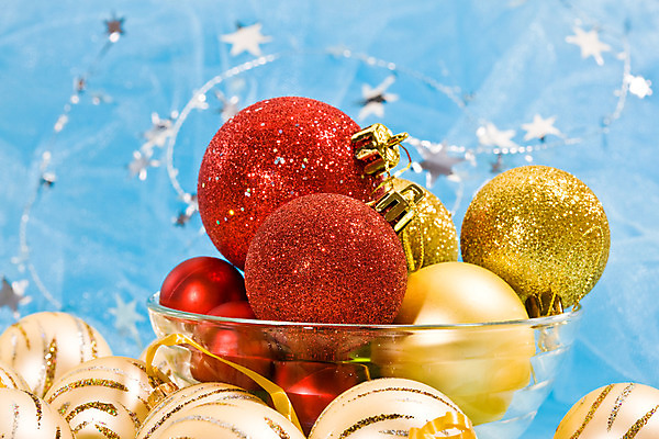 포토 JPG 해외이미지 백그라운드 크리스마스 공 휴가 새해 사람없음 장식 빨간색 화환 축하 사발 황금 여의주 해외202004 해외포토 기념일 꽃 컬러 컨셉 사기그릇 파일형식 이미지허브