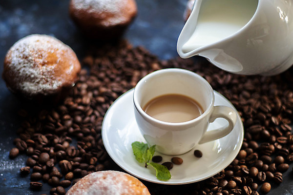 포토 JPG 해외이미지 커피 음료 음식 탁자 아침 콩 사람없음 컵 갈색 검은색 어둠 거품 카페 머그컵 흰색 뜨거움 아침식사 굽기 아로마 카푸치노 에스프레소 라떼 카페인 해외202004 해외포토 주간 식기 컬러 가구 곡류 상점 식사 구이 파일형식 이미지허브