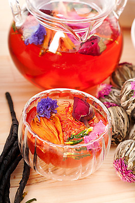 포토 JPG 해외이미지 실내 사람없음 찻잔 찻주전자 꽃차 나무배경 해외202004 공예차 해외포토 백그라운드 주전자 잔 내부 차_음료 파일형식 이미지허브