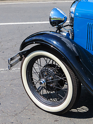 포토 JPG 해외이미지 모델 디자인 교통시설 자동차 사람없음 파란색 금속 운전 골동품 흰색 등불 바퀴 역사 클래식 고급 닫기 자르기 복고 타이어 고무 모터 고립 옛날 스타일 해외202004 해외포토 육상교통 컬러 교통 컨셉 모션 재질 조명 시설 파일형식 이미지허브