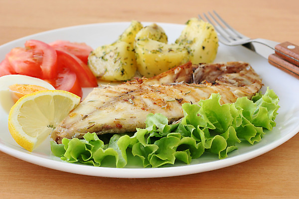 포토 JPG 해외이미지 접시 음식 포크 다이어트 토마토 감자 건강 식이요법 어류 사람없음 계란 식사 저녁식사 샐러드 튀김 신선 칼 상추 자르기 먹기 레몬 점심식사 삶기 섞기 해외202004 해외포토 식기 채소 과일 모션 알 수중동물 파일형식 이미지허브